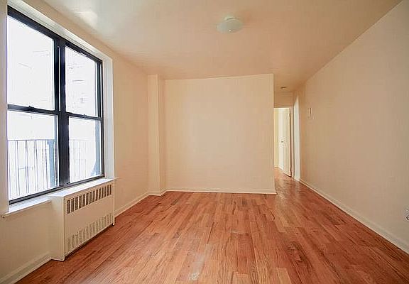 4th image of 393 Hewes St #5E