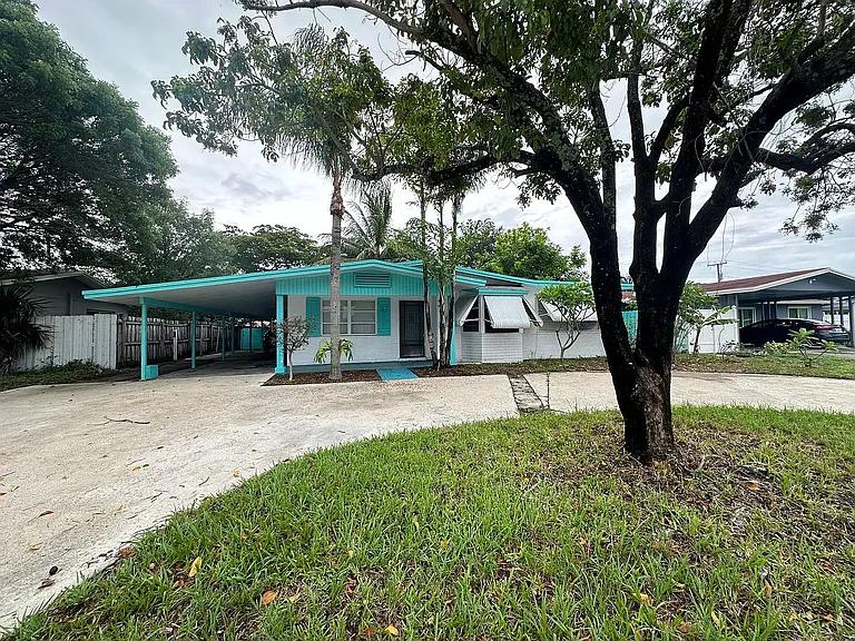 9308 N Military Trl — Photo 1
