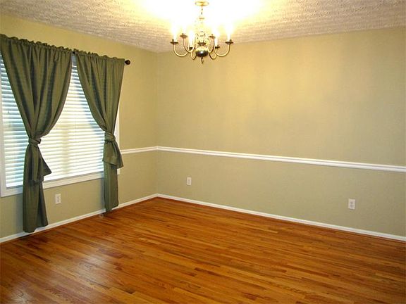 4th image of 435 Shadowbrooke Cir