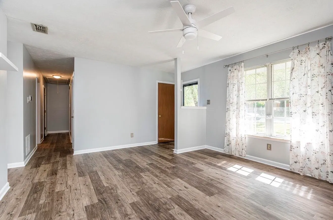 3 bed, 1363 sqft, $2,000 — Photo 2