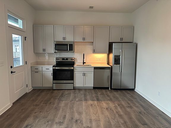 2nd image of 1272 3rd Ave S #202