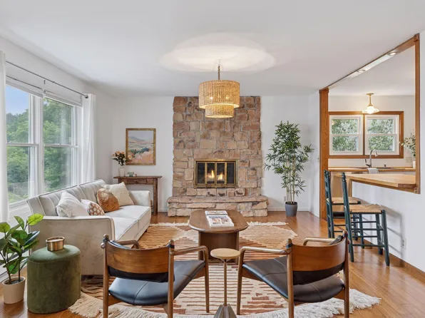 301 3rd St S APT 302, Stillwater, MN 55082