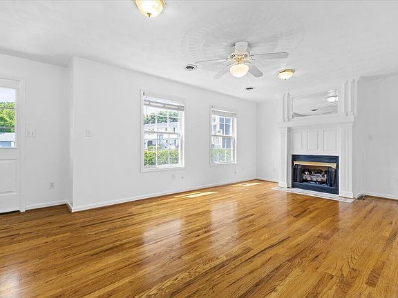 5th image of 2956 Stonebridge Cir