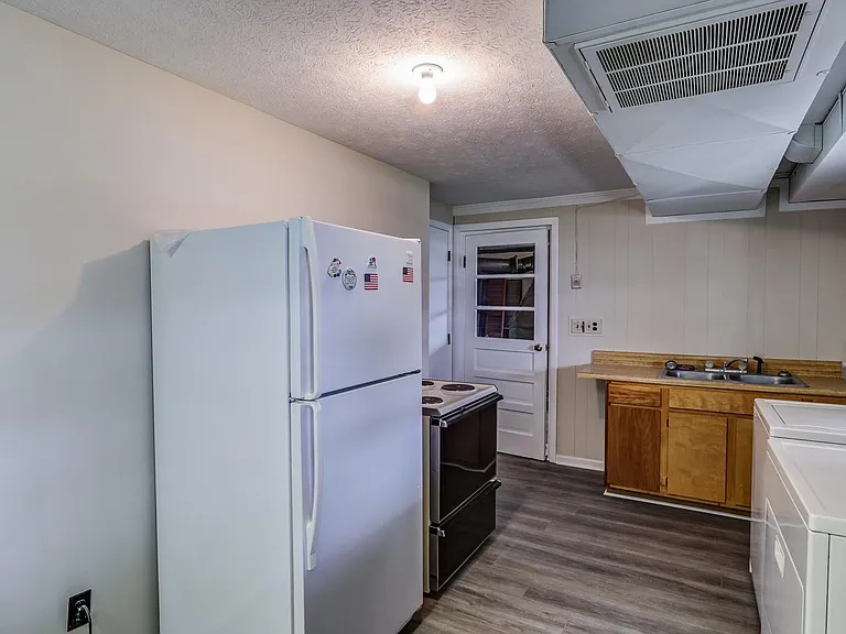 4295 Everett Rd — Photo 5