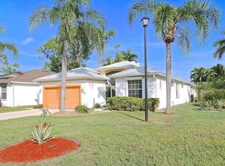 295 Stanhope Cir, Naples, FL 34104