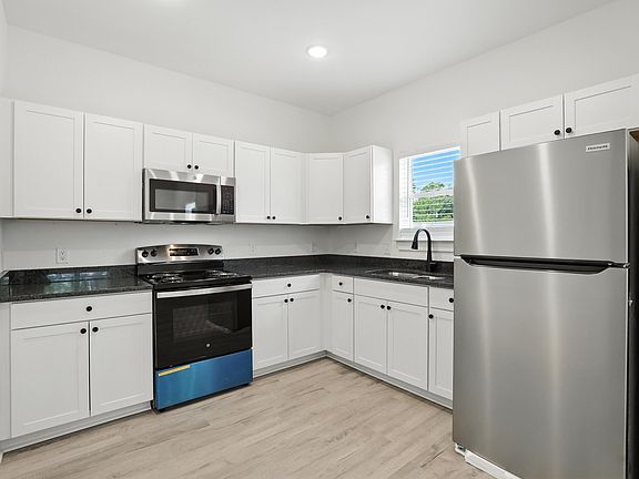 5th image of 1001 Dennison St #A