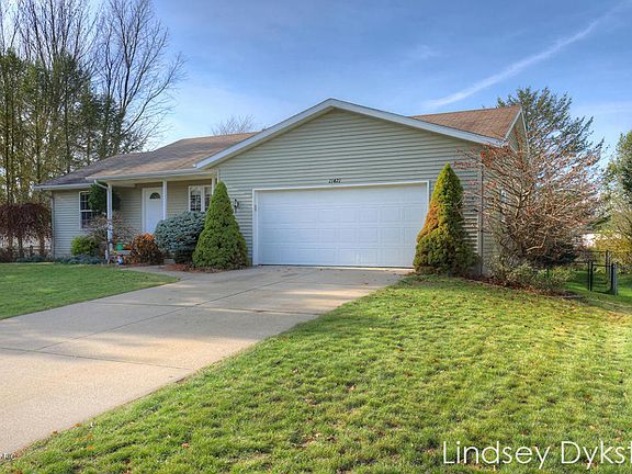 3rd image of 11421 Rosewood Ave
