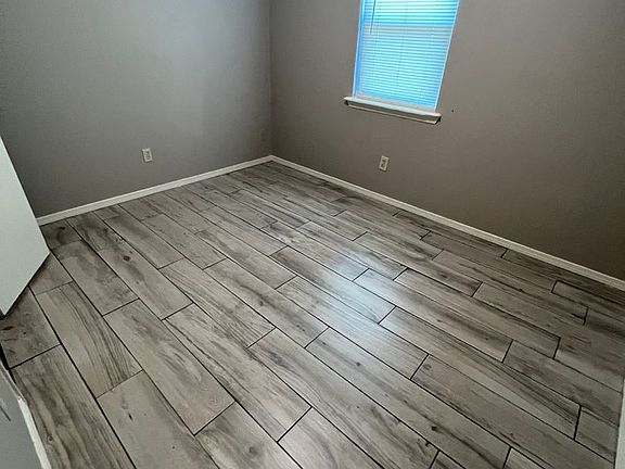 4th image of 1115 Flat Rock Dr
