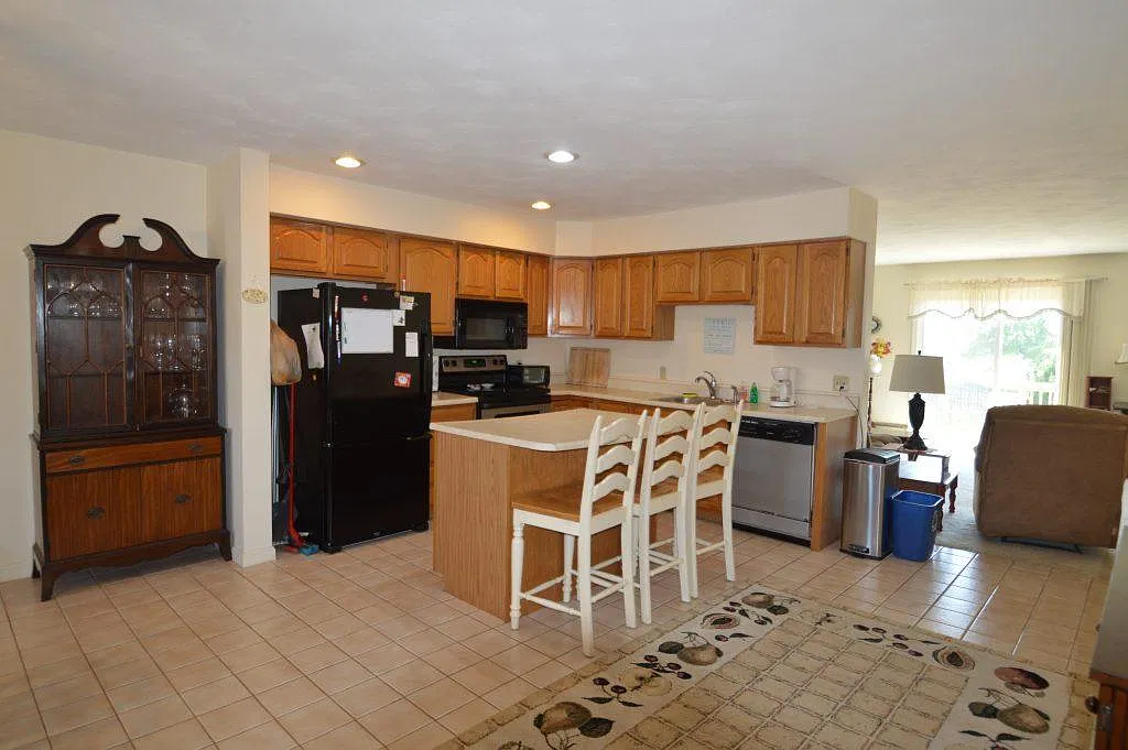 202 Fairway Dr — Photo 3