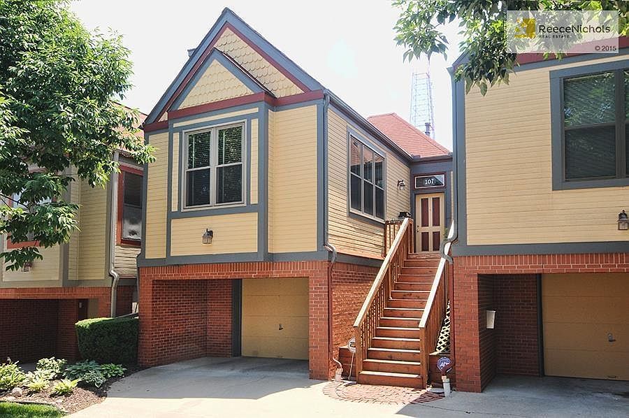 1st image of 107 E 29th St