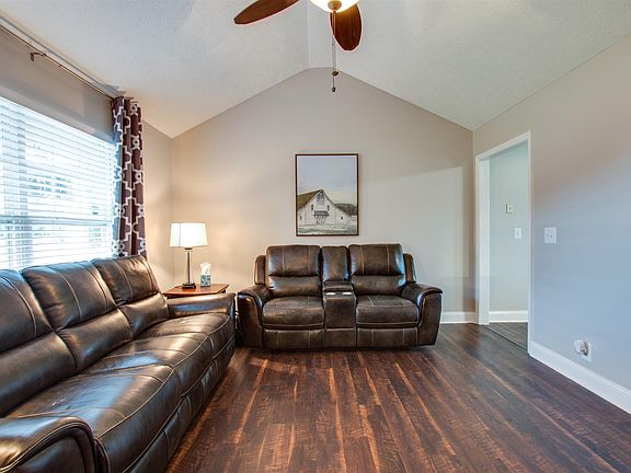 3rd image of 515 Thornton Dr