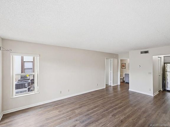 3rd image of 2702 SW Matheson Ave #113F