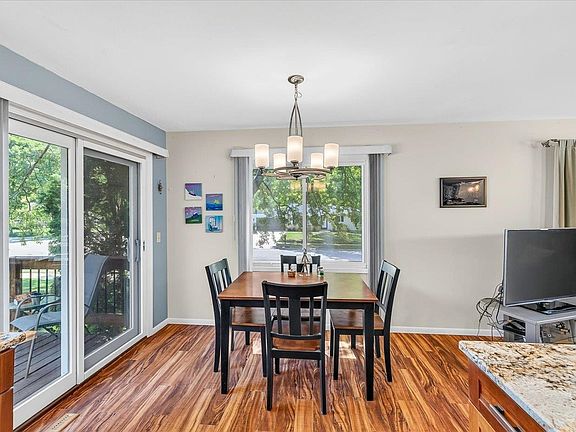 4th image of 285 Walnut St