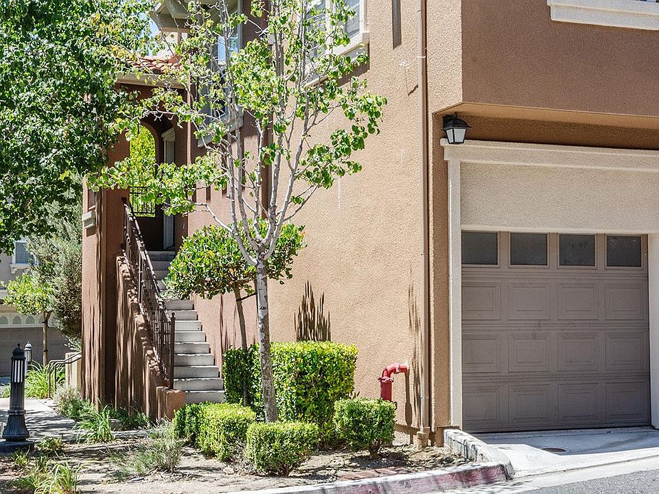 1st image of 703 Batista Dr