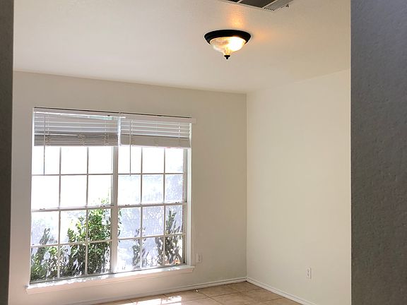 5th image of 17602 Van Horn Ct