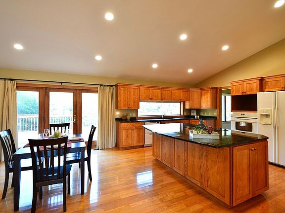 2nd image of 2130 Turnberry Ln SE