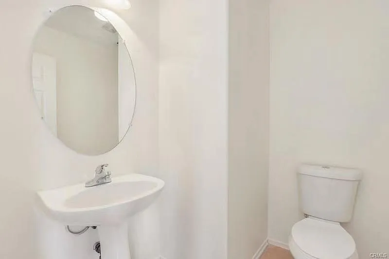 4 bed, 2325 sqft, $3,700 — Photo 3