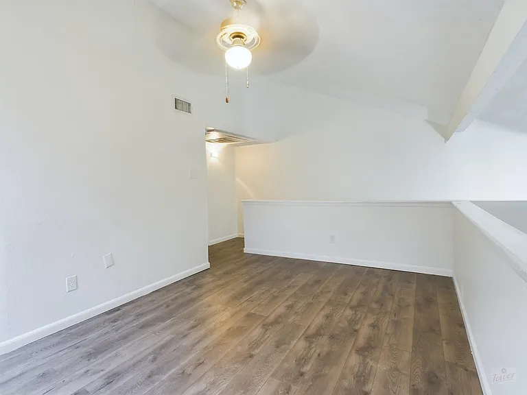 2124 Burton Dr #140 — Photo 16