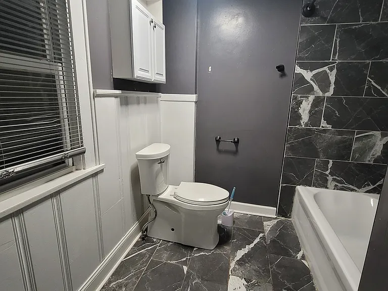 2208 Barrymore Ave — Photo 28