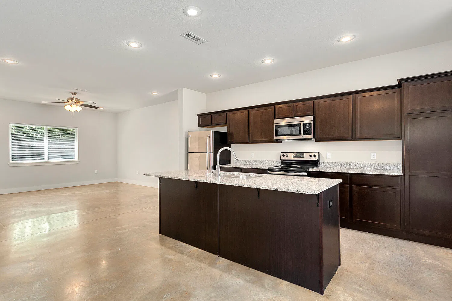 2 bed, 2.5 bath, 1241 sqft, $1,700 — Photo 2