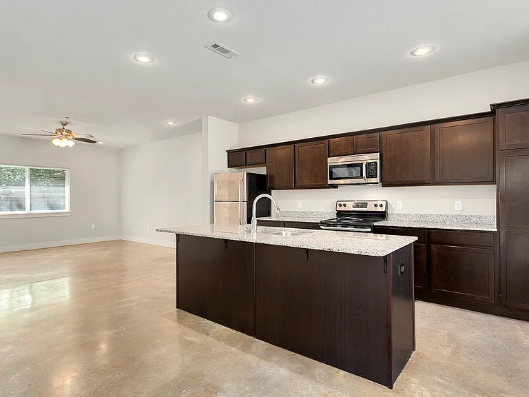 1337 N Oakland Ave #2 — Photo 2