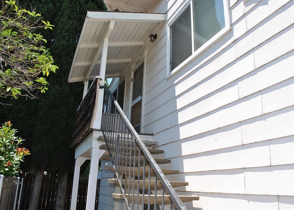 1st image of 925 1/2 Parry St