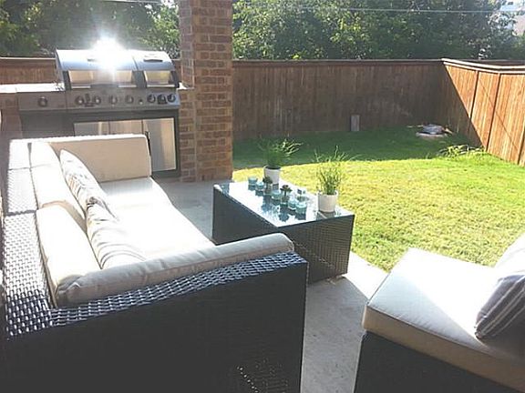 3rd image of 8444 La Fontaine Dr