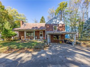 2035 Aurora Dr, New Kensington, PA 15068
