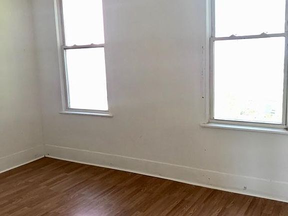 3rd image of 112 John St