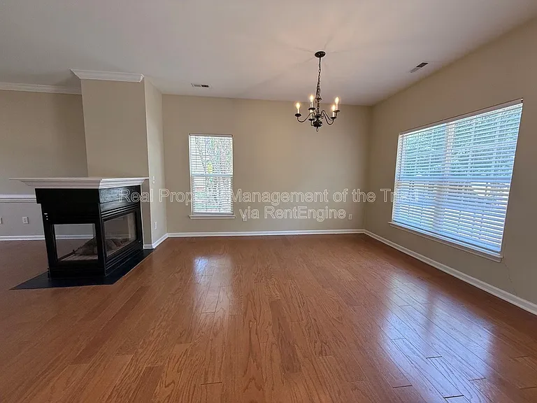 3930 Fountain Village Cir — Photo 3