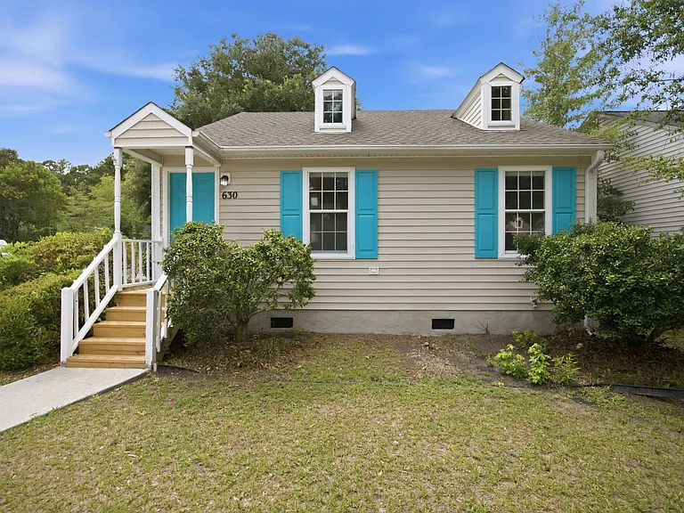 630 Varsity Dr — Photo 35