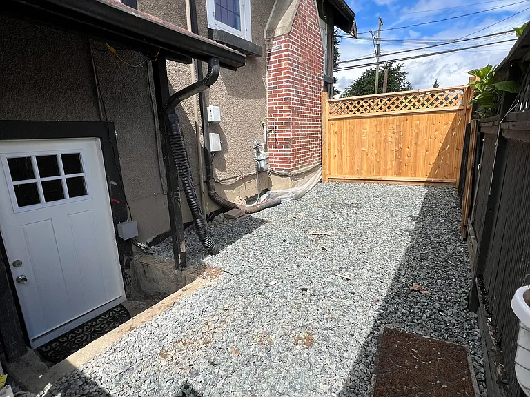 Yale Rd — Photo 1