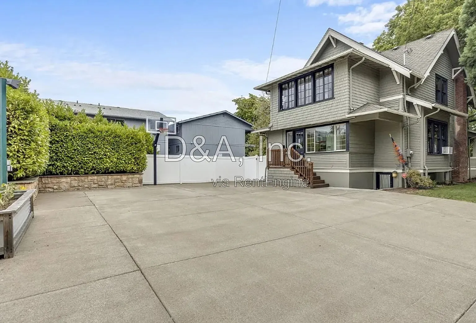 3 bed, 2.5 bath, 2572 sqft, $4,895 — Photo 2