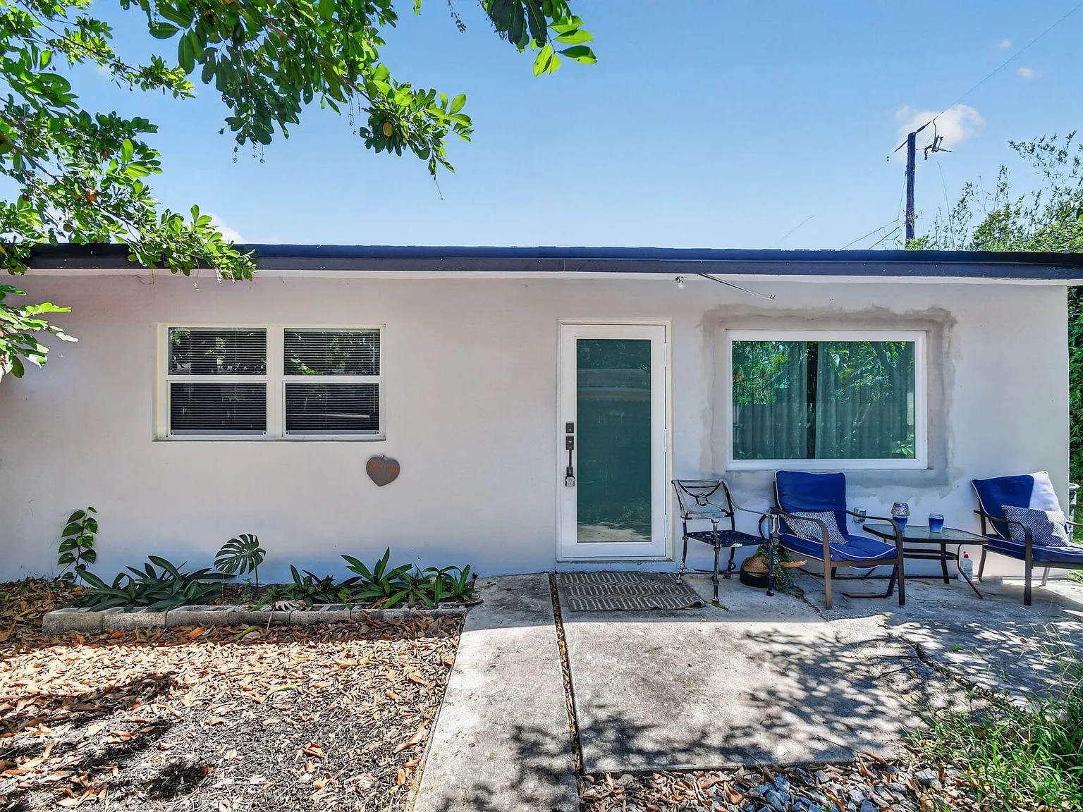 2 bed, 1.0 bath, 840 sqft, $2,100 — Photo 2