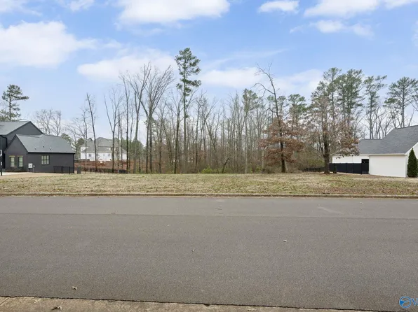 106 Bishop Bend Dr, Huntsville, AL 35806