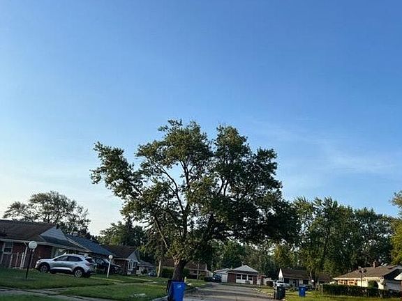 5th image of 4004 Douglas Ct