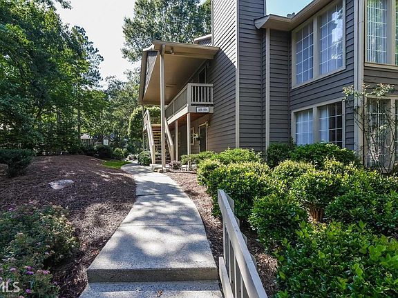 2nd image of 404 Country Park Dr SE