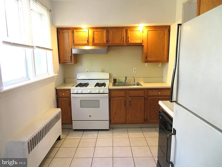 156 Grape St — Photo 6