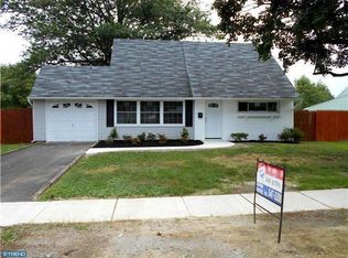 300 Indian Creek Dr, Levittown, PA