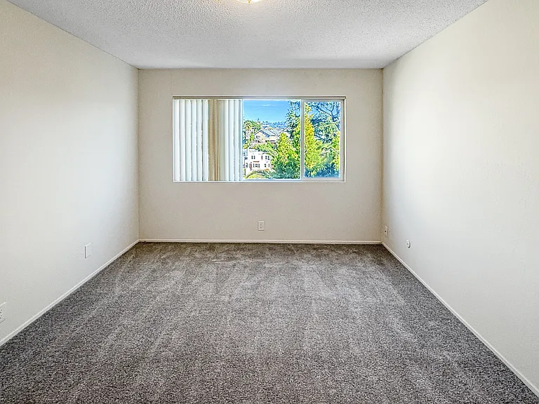 480 Crescent — Photo 22