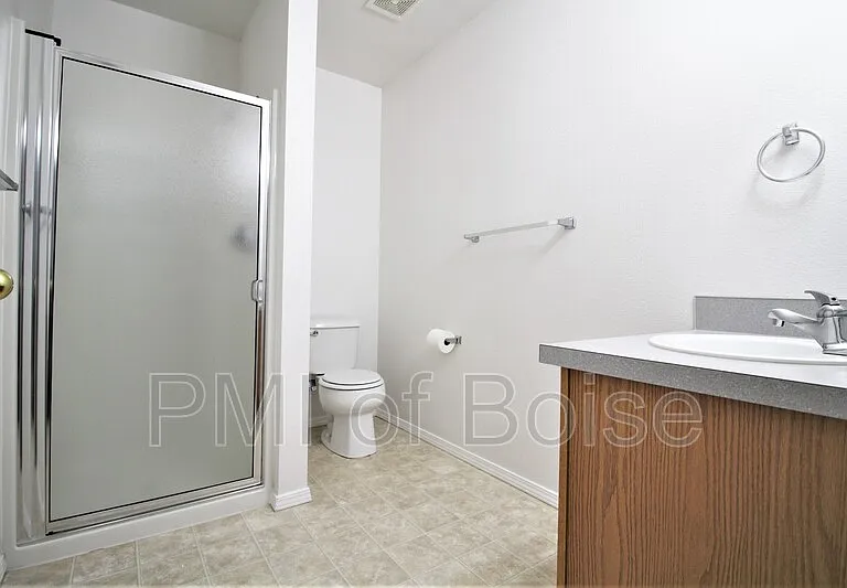 8931 W Irving St #201 — Photo 12