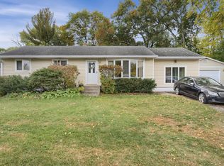 1827 Onacrest Court North, Maplewood, MN 55117