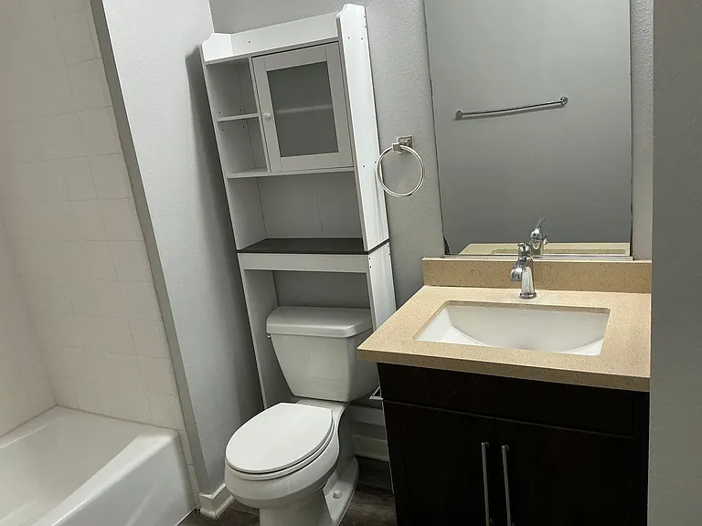 537 W Maple Ave — Photo 31