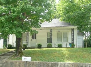 910 Charlotte St, Clarksville, TN 37040