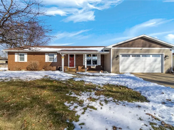 706 Holiday Dr, Effingham, IL 62401