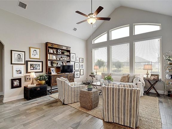 4th image of 292 Tangerine Dr