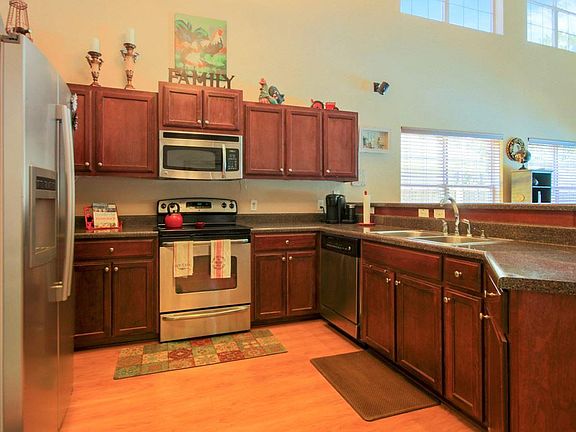 3rd image of 1035 Sterling Point Pl