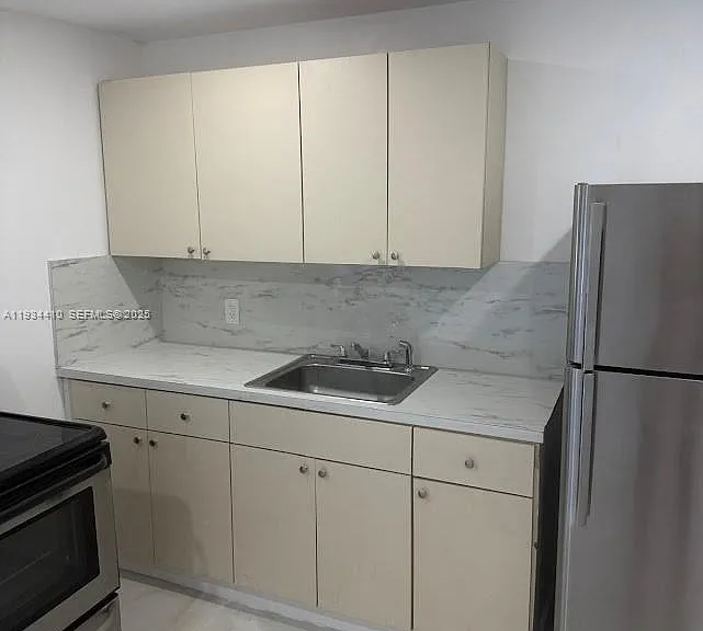 1021 NW 25th Way #3 — Photo 8