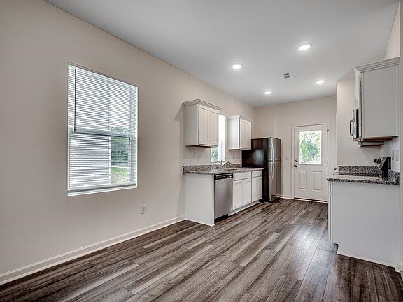 3rd image of 627 Muster Field Ct.