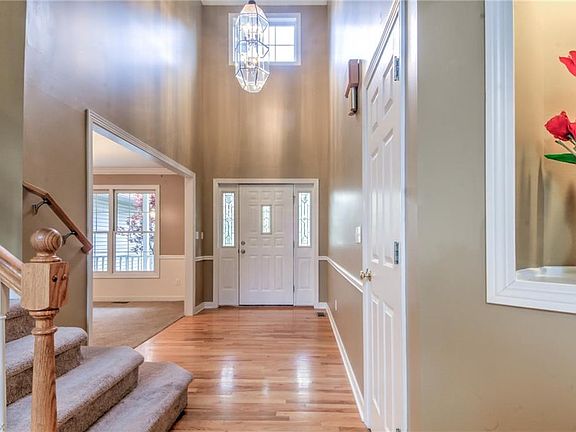 4th image of 2407 Fox Cir